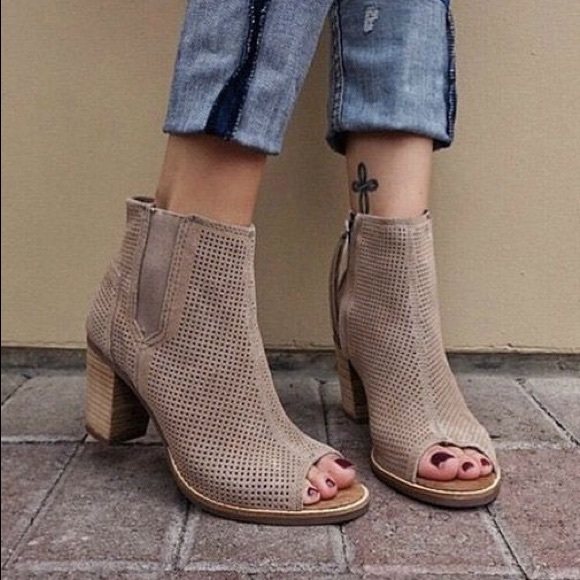 Toms Shoes - Toms Majorca Suede Peep Toe Heels Booties Sz 7 Tan